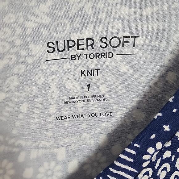 Torrid Mandala Print Navy/White Favorite Tunic, NWT - Picture 4 of 7